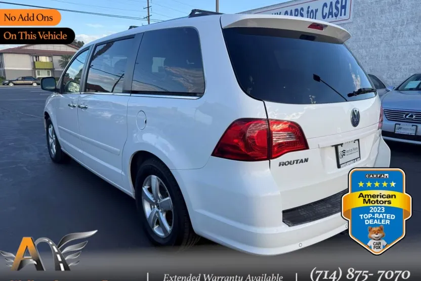 2014 Volkswagen Routan SEL Premium photo 1