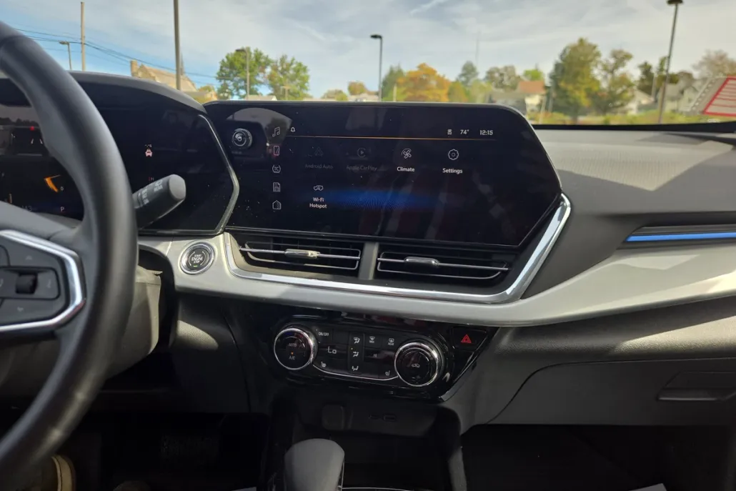 2025 Chevrolet Trax LT photo 1