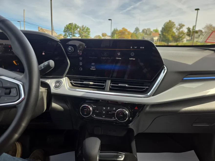2025 Chevrolet Trax LT photo 1