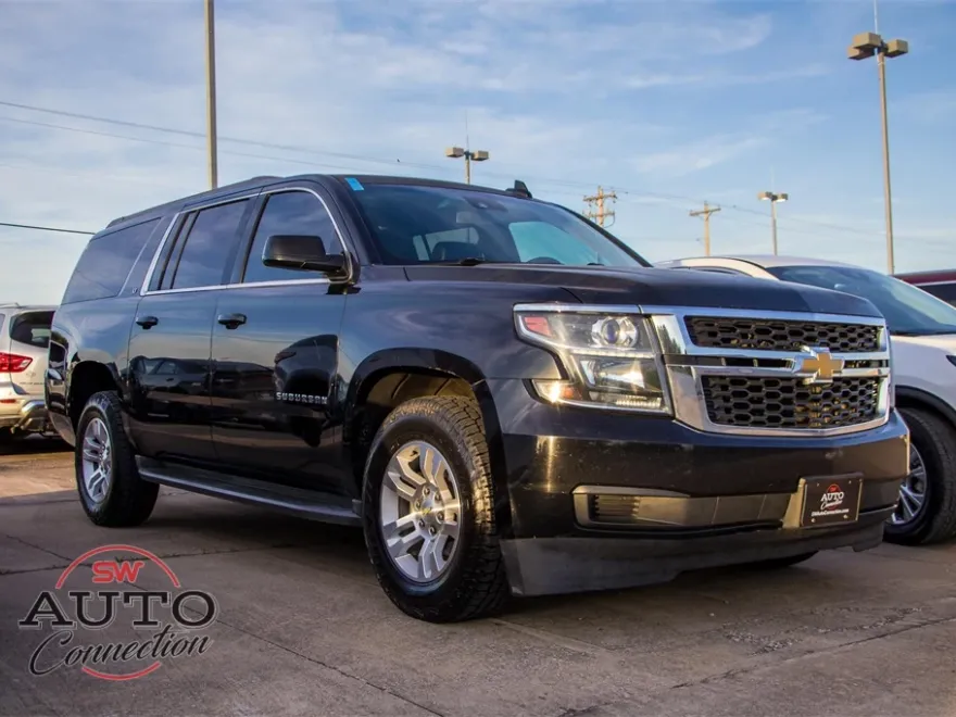 2016 Chevrolet Suburban LT photo 1