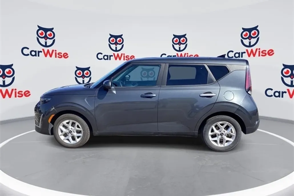 2023 Kia Soul LX photo 1