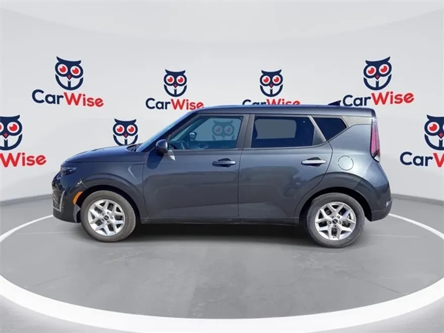 2023 Kia Soul LX photo 1