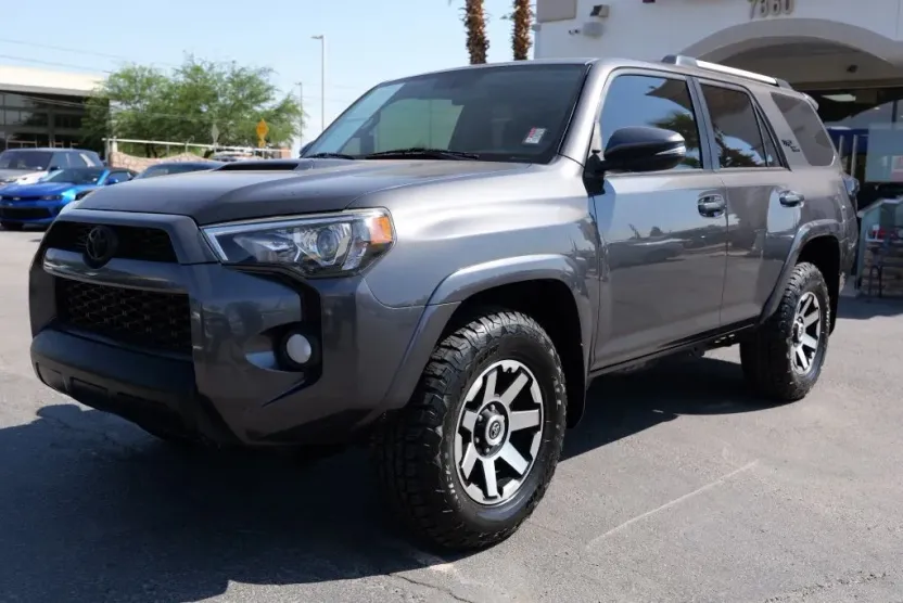 2018 Toyota 4Runner TRD Off-Road Sport photo 1
