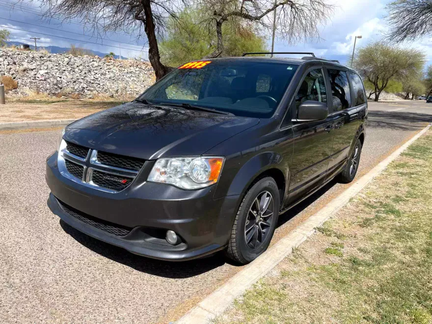 2017 Dodge Grand Caravan SXT photo 1