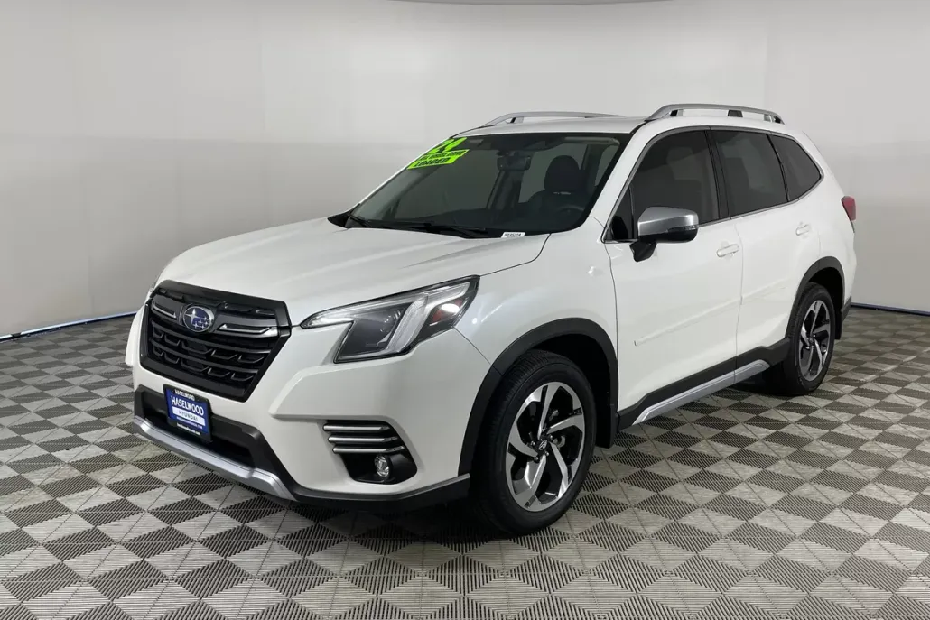 2024 Subaru Forester Touring photo 1