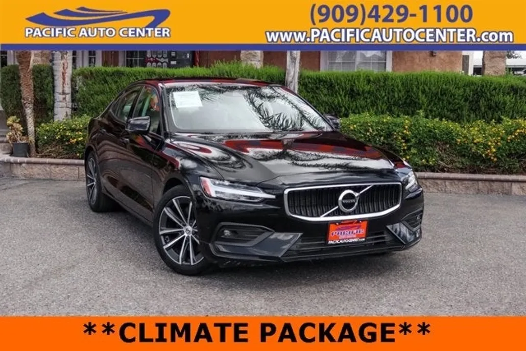 2021 Volvo S60 T5 Momentum photo 1