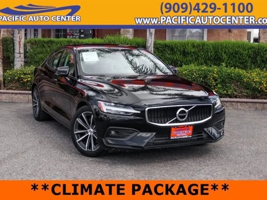 2021 Volvo S60 T5 Momentum photo 1