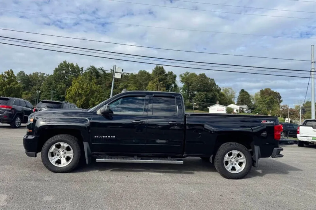 2017 Chevrolet Silverado 1500 LT Z71 photo 1