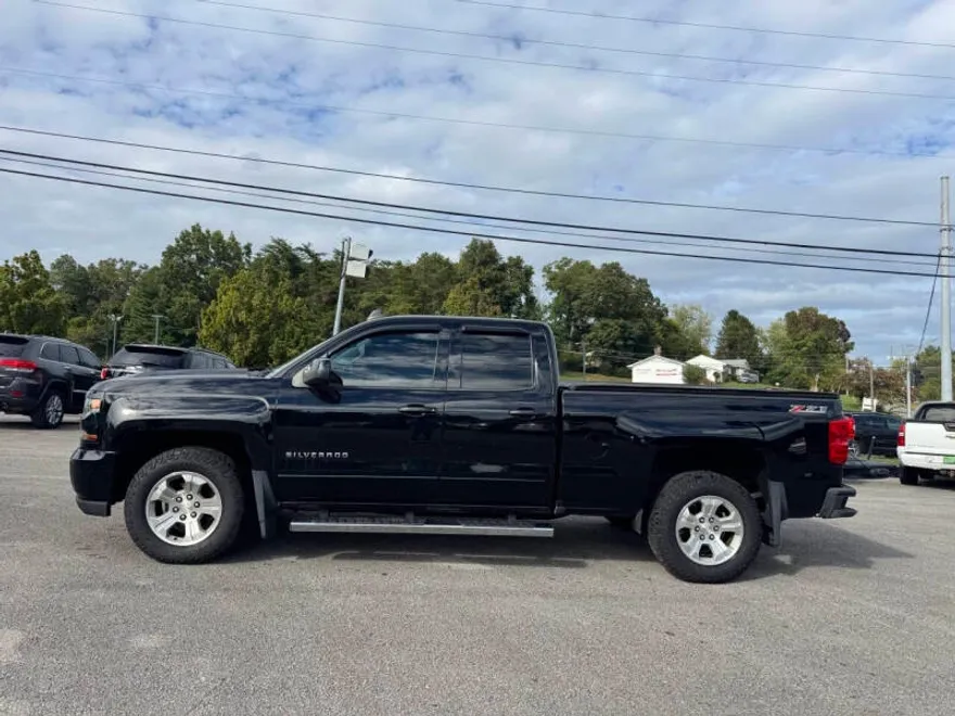 2017 Chevrolet Silverado 1500 LT Z71 photo 1
