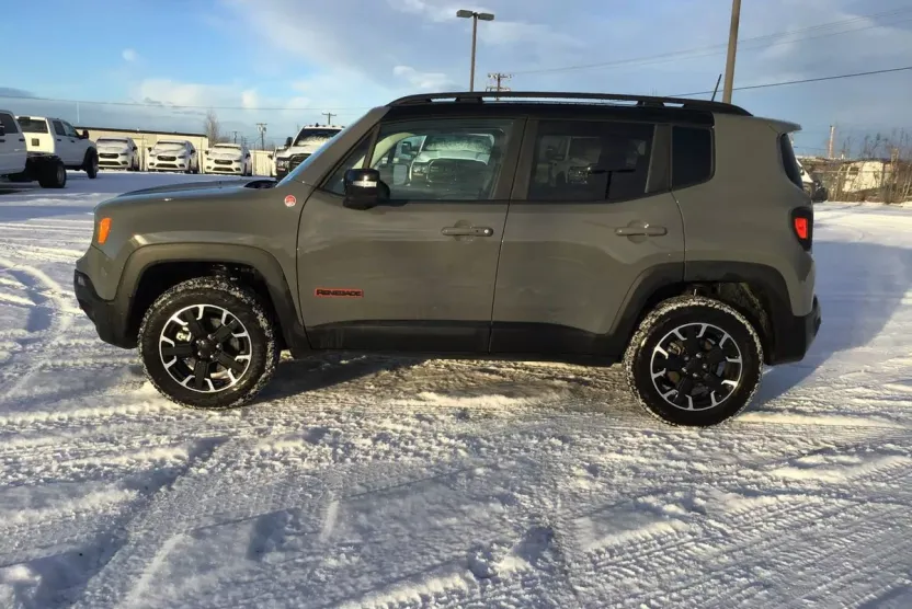 2023 Jeep Renegade Trailhawk photo 1