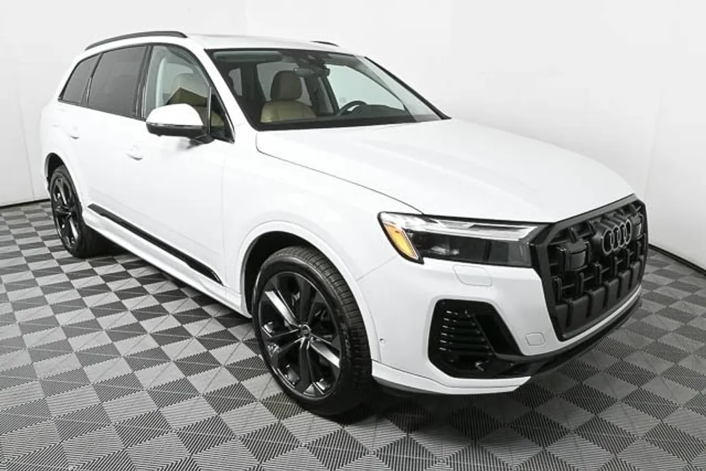 2025 Audi Q7 55 Premium Plus photo 1