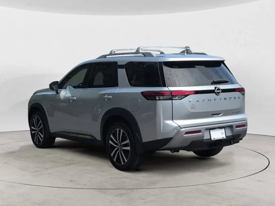 2025 Nissan Pathfinder Platinum photo 1
