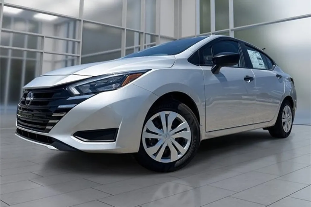 2025 Nissan Versa 1.6 S photo 1