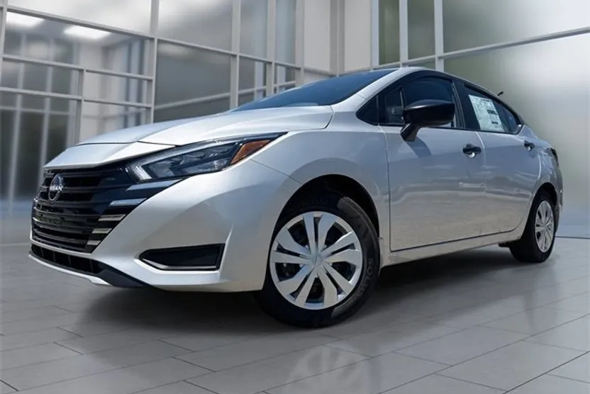 2025 Nissan Versa 1.6 S photo 1