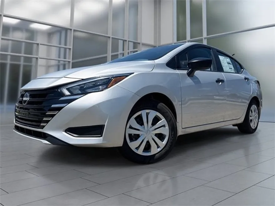2025 Nissan Versa 1.6 S photo 1