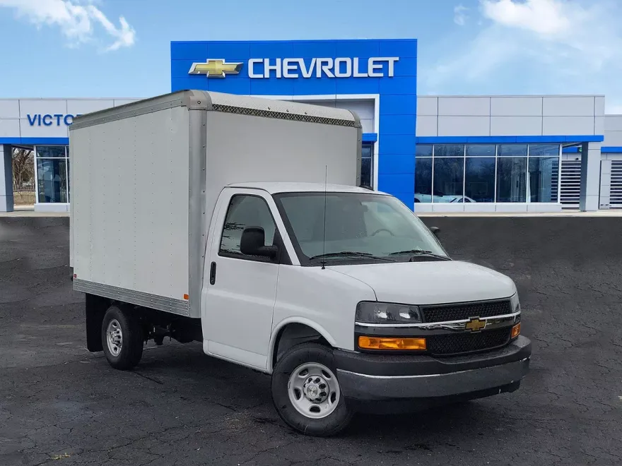 2025 Chevrolet Express Cutaway 3500 photo 1