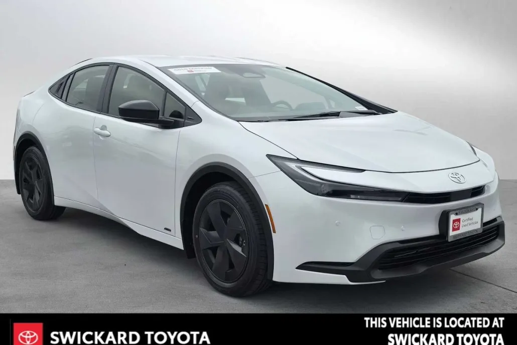 2025 Toyota Prius LE photo 1