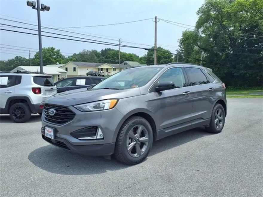 2022 Ford Edge SEL photo 1