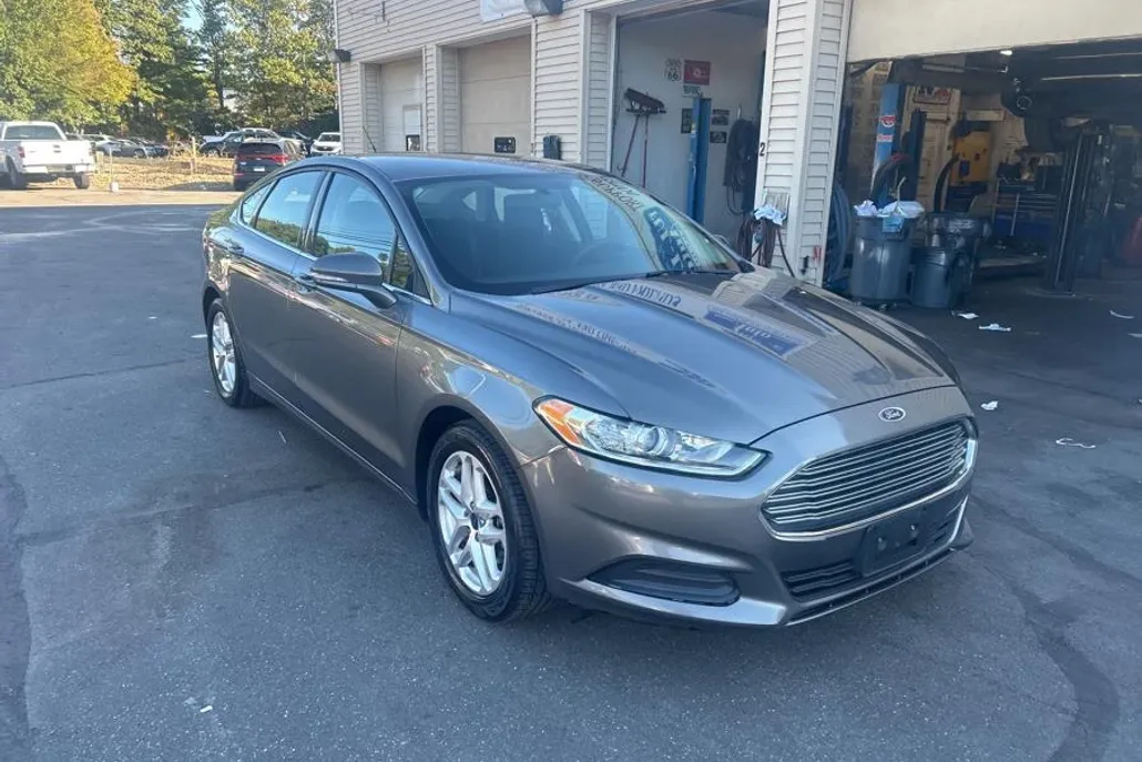 2014 Ford Fusion SE photo 1