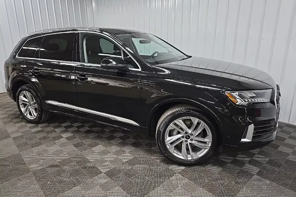2023 Audi Q7 55 Premium photo 1