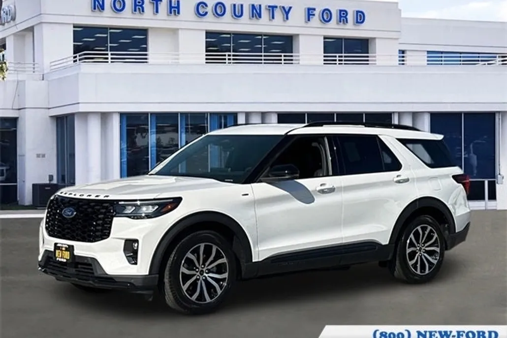 2025 Ford Explorer ST-Line photo 1