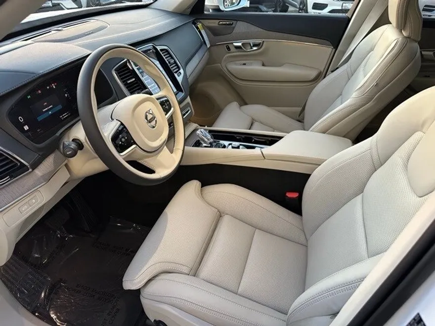 2025 Volvo XC90 T8 photo 1