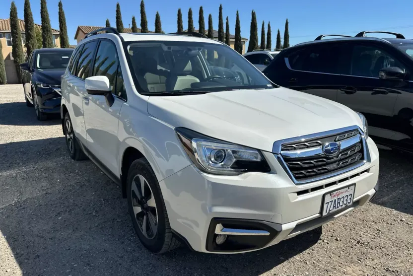 2017 Subaru Forester Limited photo 1