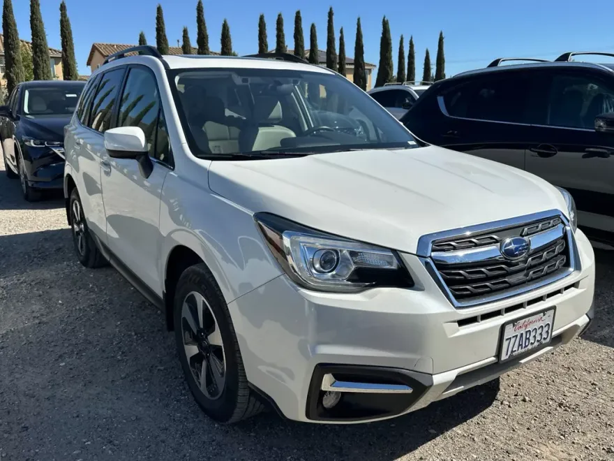 2017 Subaru Forester Limited photo 1