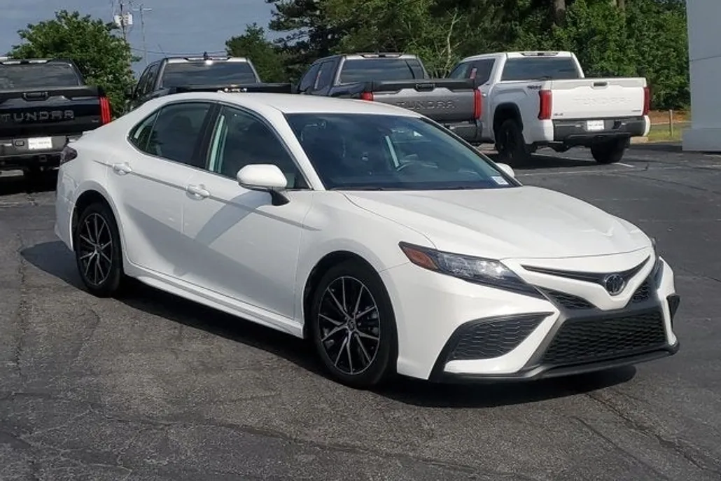 2024 Toyota Camry SE photo 1