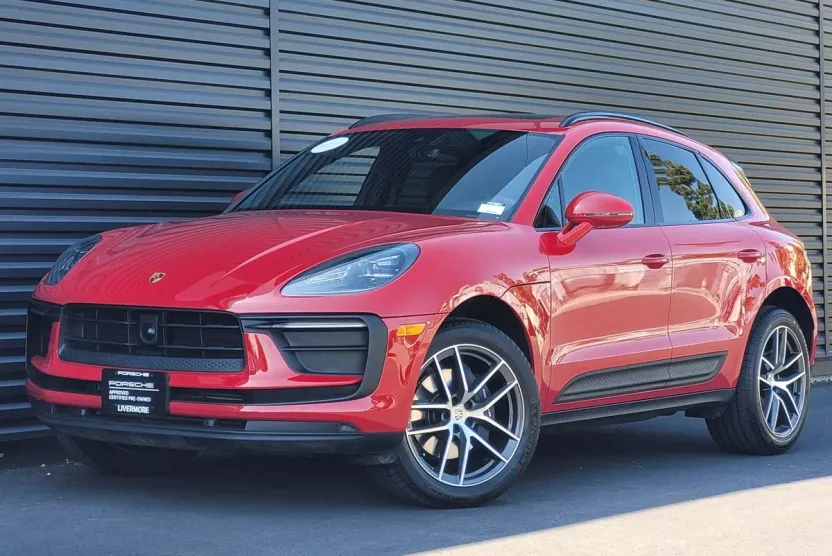 2025 Porsche Macan T photo 1
