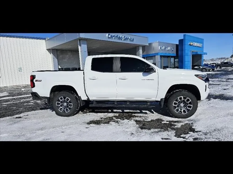 2023 Chevrolet Colorado Z71 photo 1