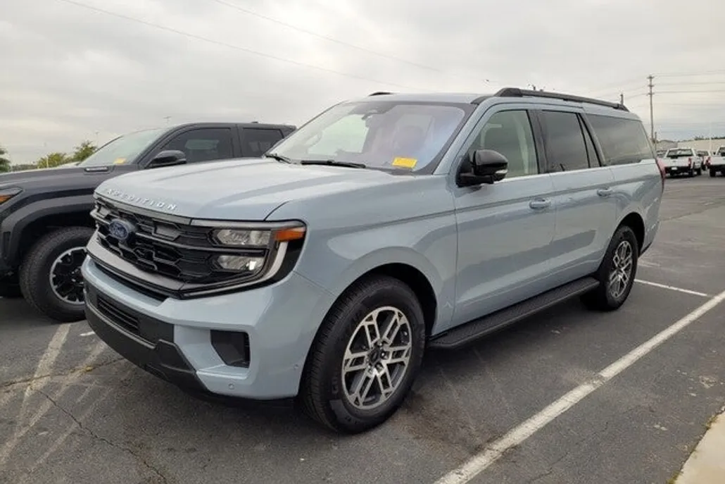 2025 Ford Expedition MAX photo 1
