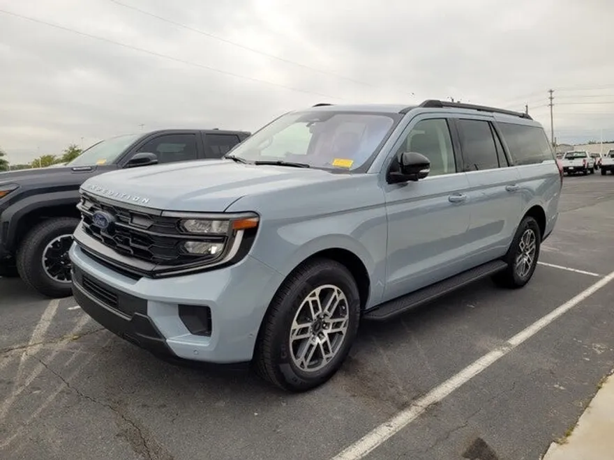 2025 Ford Expedition MAX photo 1