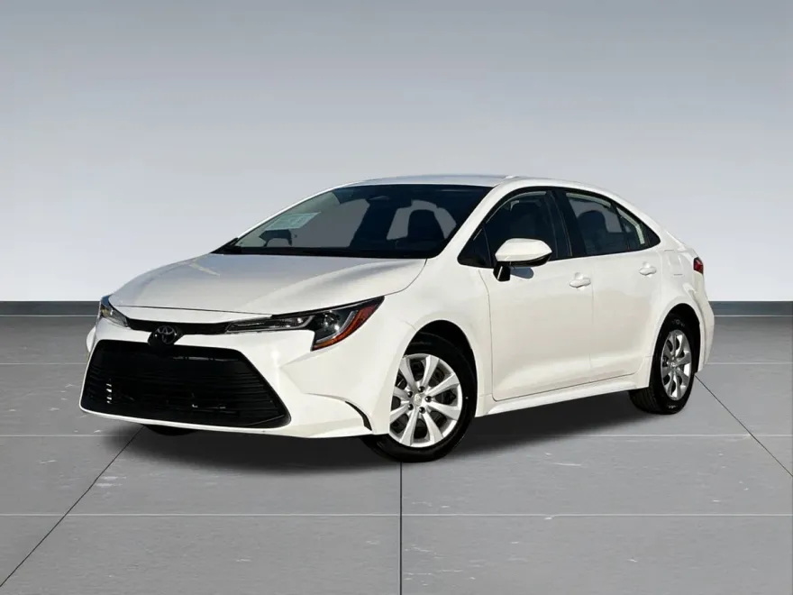 2023 Toyota Corolla LE photo 1