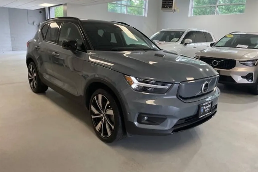 2022 Volvo XC40 Recharge Twin Ultimate photo 1