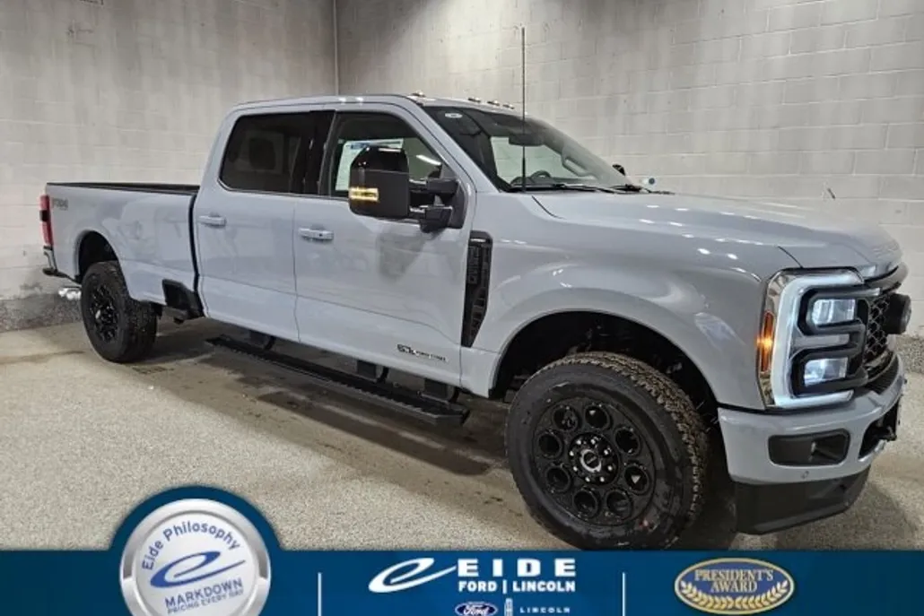 2025 Ford F-350 Lariat photo 1