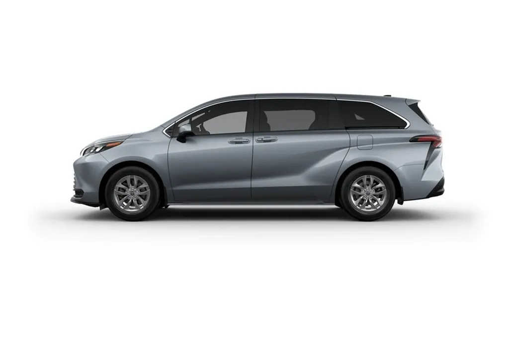 2025 Toyota Sienna LE photo 1