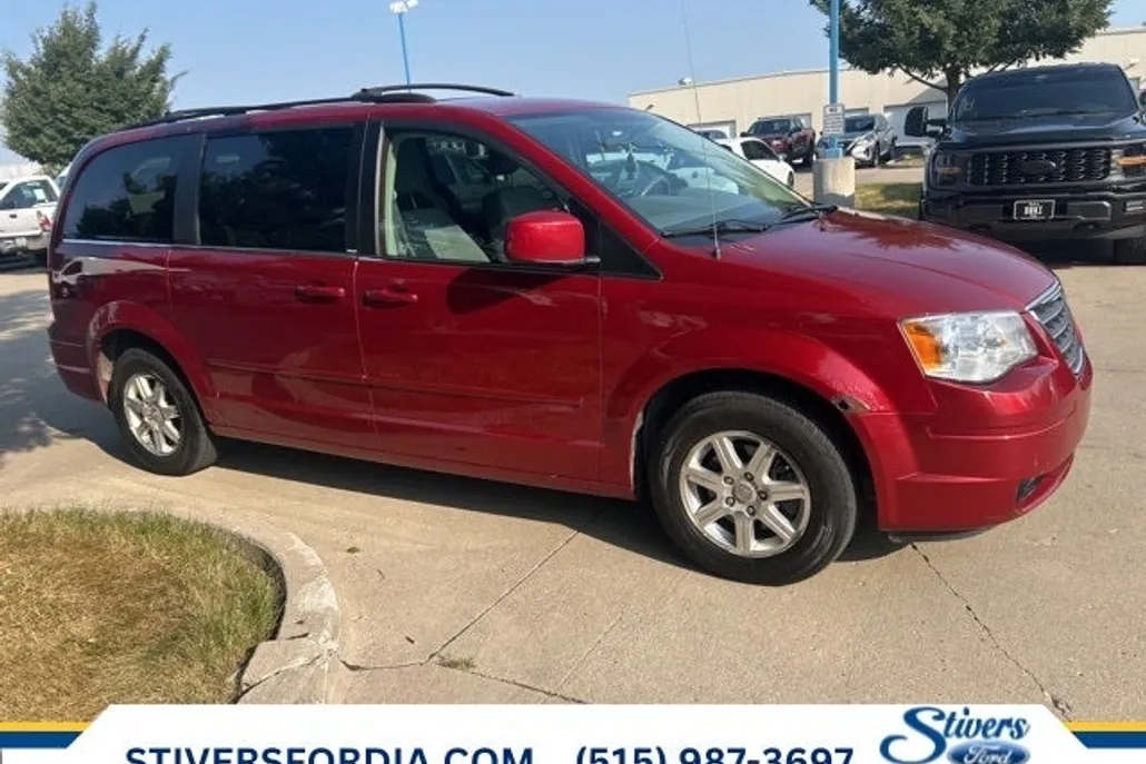 2008 Chrysler Town & Country Touring photo 1