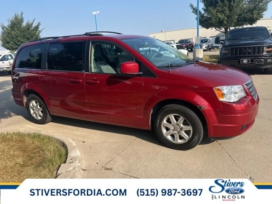 2008 Chrysler Town & Country Touring photo 1