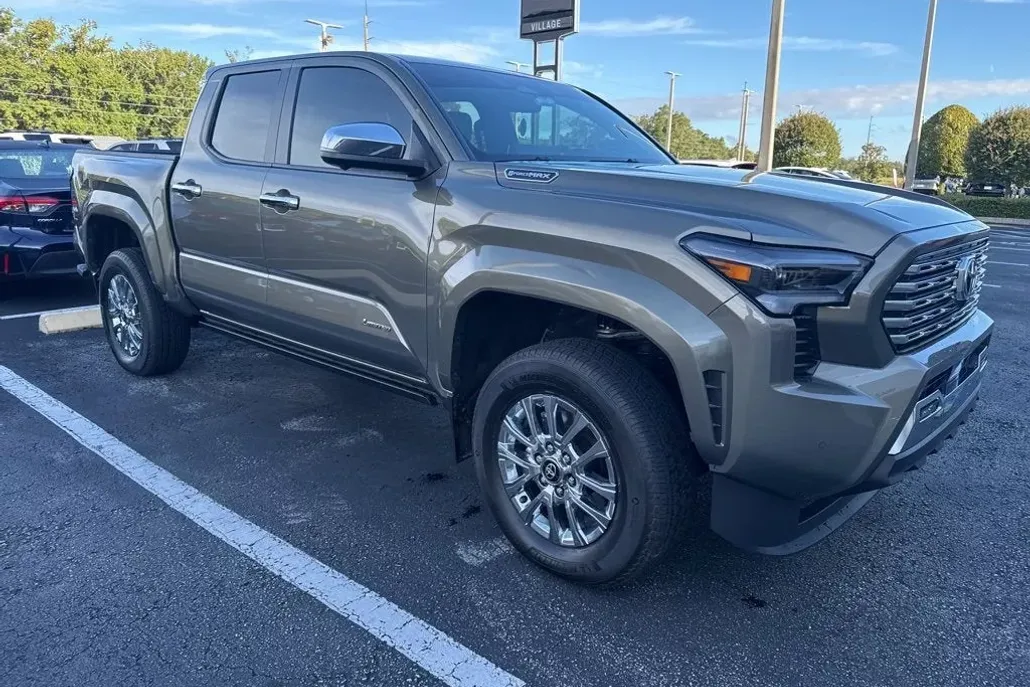 2025 Toyota Tacoma 4x4 TRD Sport photo 1