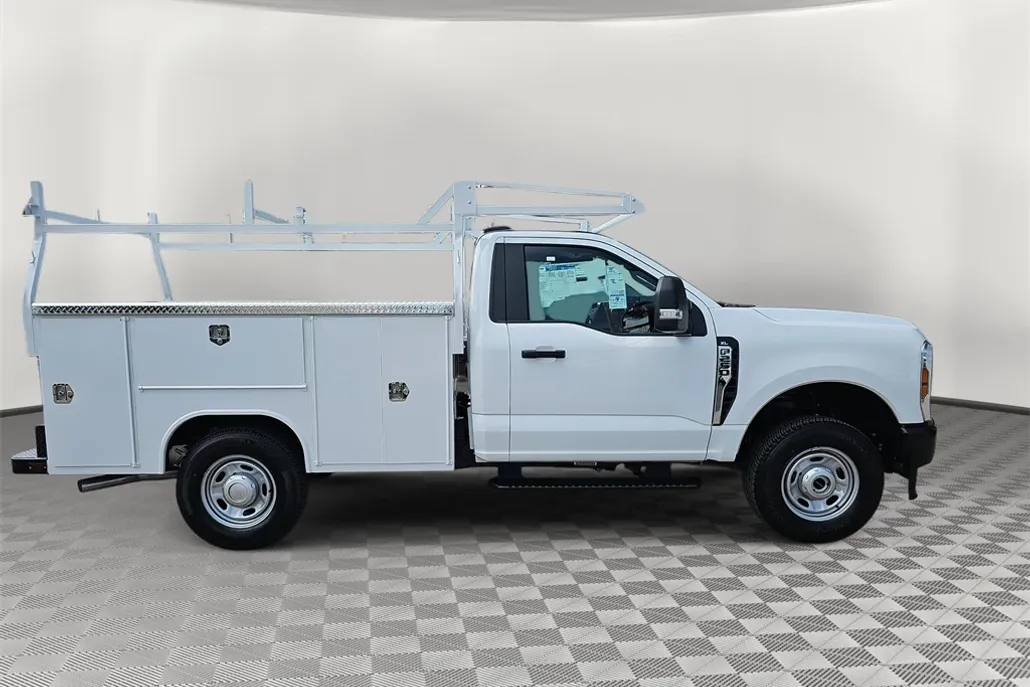 2025 Ford F-250 XL photo 1