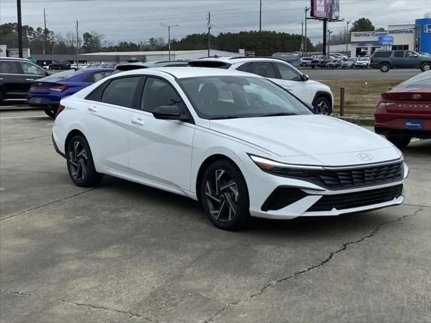 2025 Hyundai Elantra SE Sport photo 1