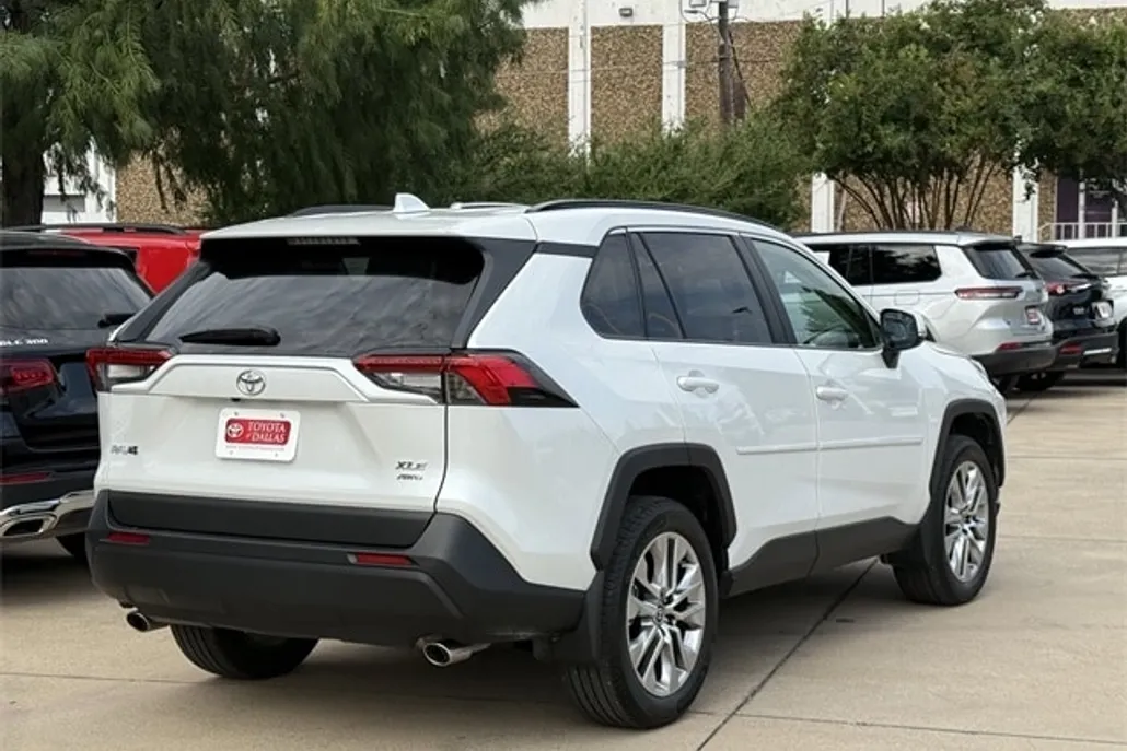 2021 Toyota RAV4 Hybrid Limited photo 1
