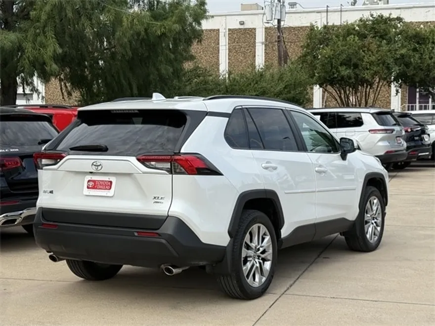 2021 Toyota RAV4 Hybrid Limited photo 1