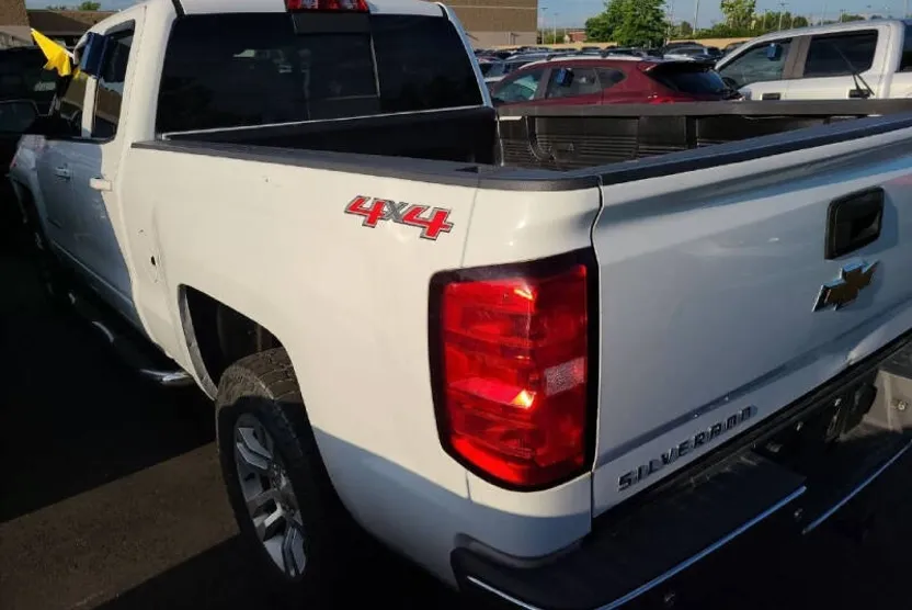2015 Chevrolet Silverado LT photo 1