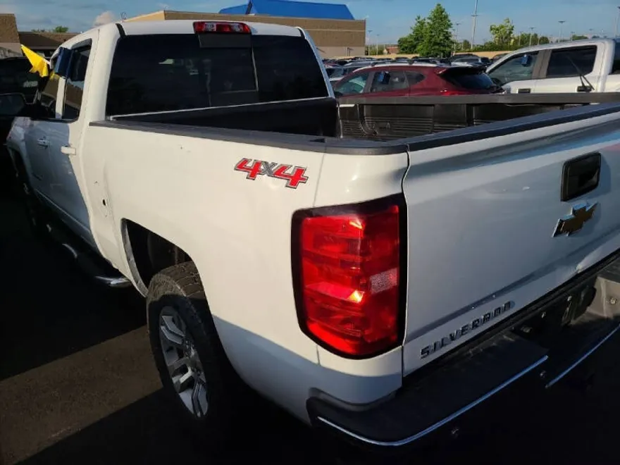 2015 Chevrolet Silverado LT photo 1