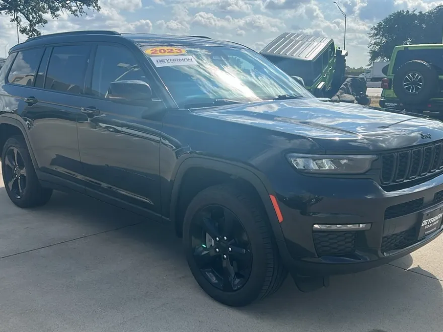 2023 Jeep Grand Cherokee Limited photo 1