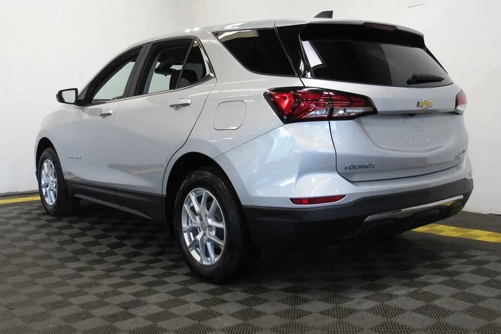 2022 Chevrolet Equinox LT photo 1