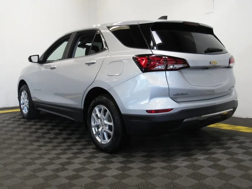 2022 Chevrolet Equinox LT photo 1