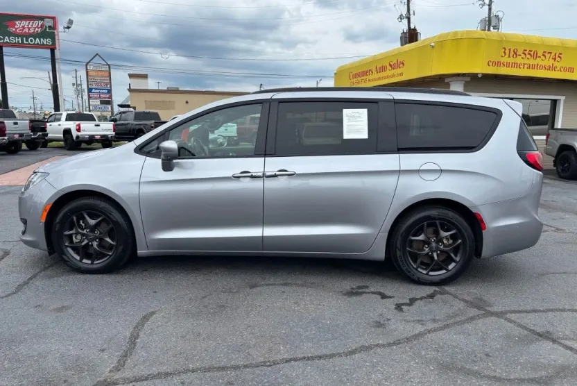 2020 Chrysler Pacifica Touring Plus photo 1